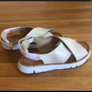 Camper oruga  ivory leather crossover sandals